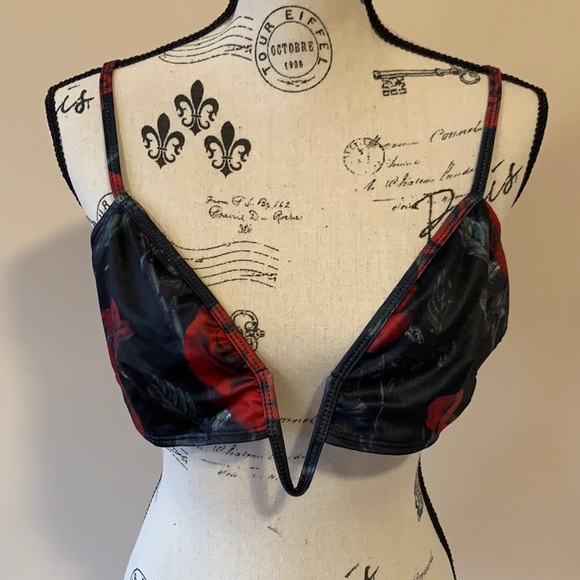 Rose bikini top with wire detailing - Picture 1 of 1